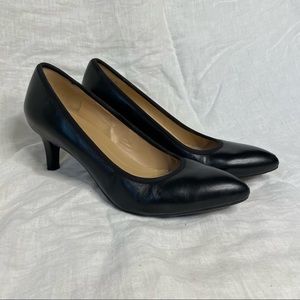 Naturalizer leather pointed toe kitten heel like new